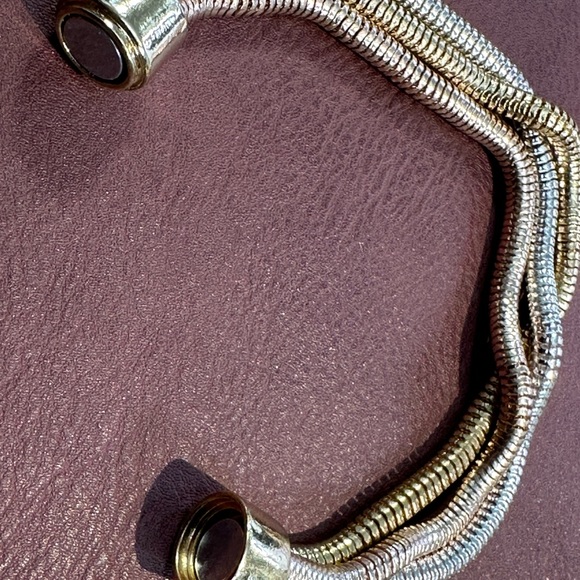 Gorgeous gold, three strand chain bracelets with magnetic clasp - Picture 3 of 12